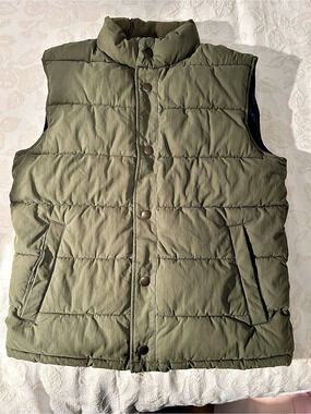 GAP Puffer Vest in Green Size Small